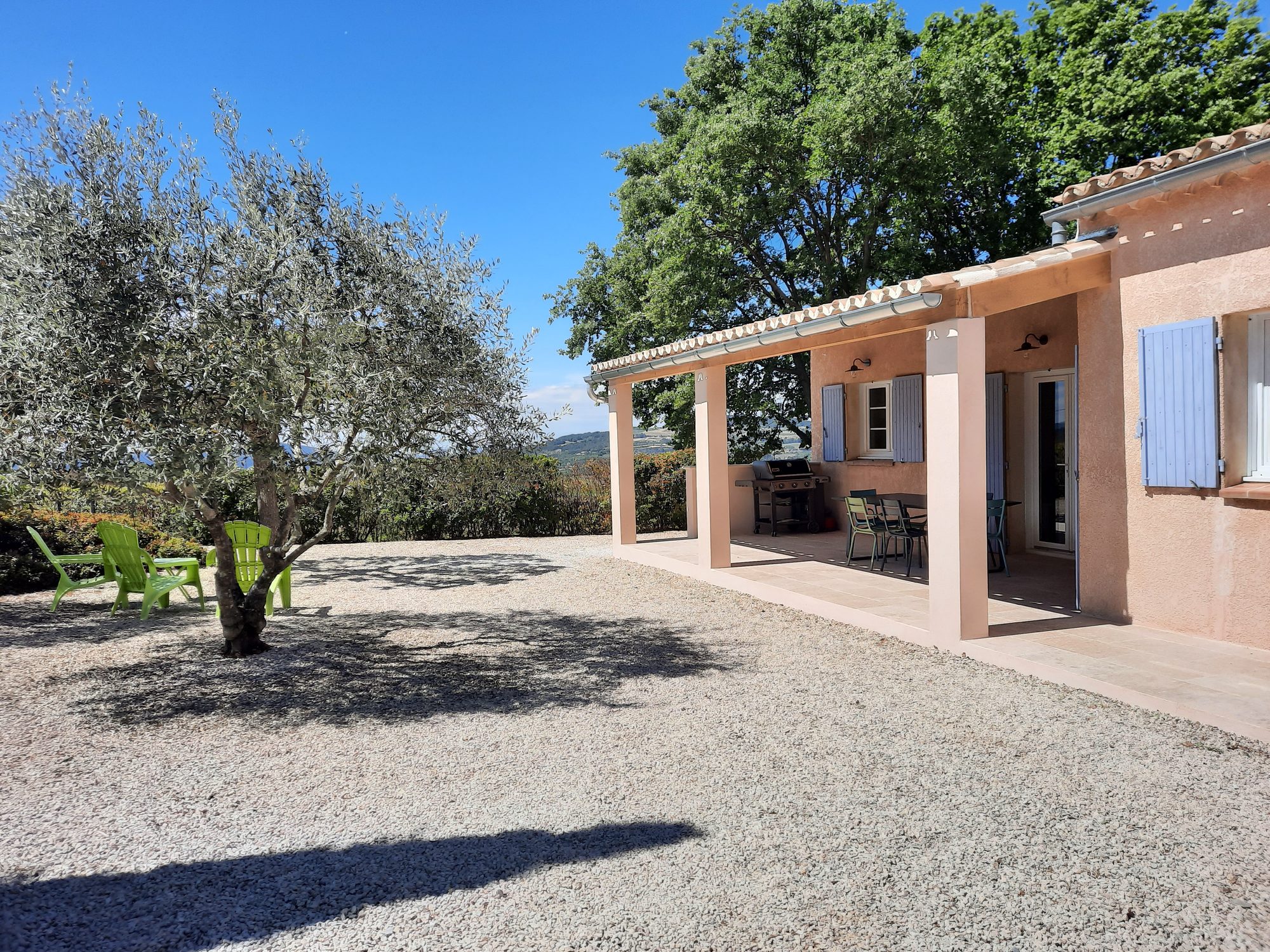 Villa met terras en tuin
